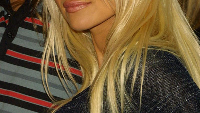 Pamela Anderson, schimbare radicală de look. Vedeta a renunțat la blondul care a consacrat-o: „Arată fabulos”