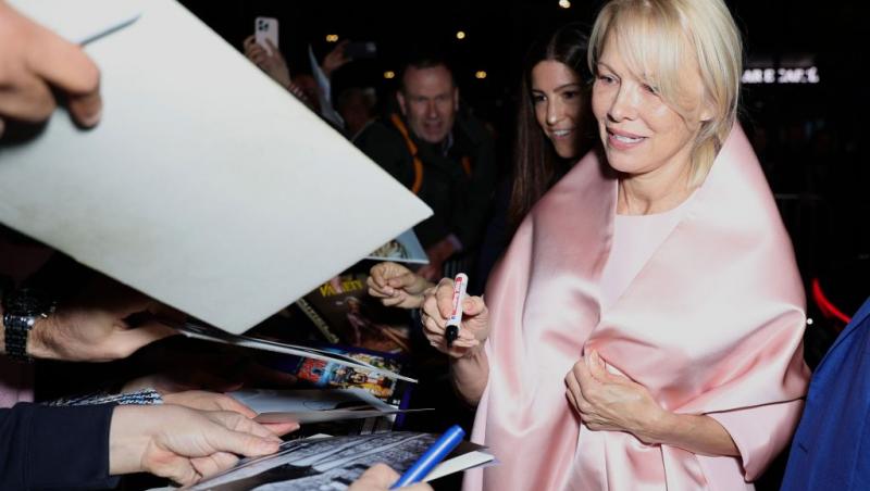 Pamela Anderson, schimbare radicală de look. Vedeta a renunțat la blondul care a consacrat-o: „Arată fabulos”