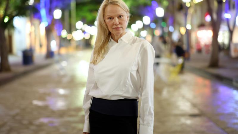 Pamela Anderson, schimbare radicală de look. Vedeta a renunțat la blondul care a consacrat-o: „Arată fabulos”