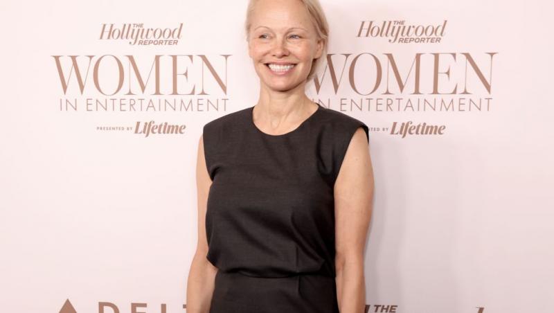 Pamela Anderson, schimbare radicală de look. Vedeta a renunțat la blondul care a consacrat-o: „Arată fabulos”