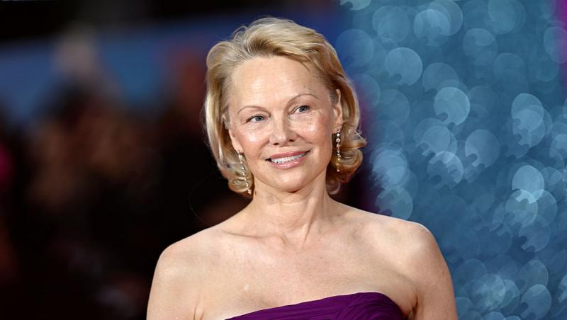 Pamela Anderson, schimbare radicală de look. Vedeta a renunțat la blondul care a consacrat-o: „Arată fabulos”