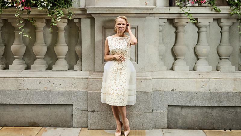 Pamela Anderson, schimbare radicală de look. Vedeta a renunțat la blondul care a consacrat-o: „Arată fabulos”