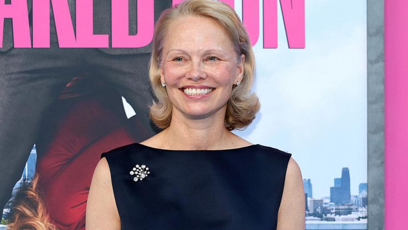 Pamela Anderson, schimbare radicală de look. Vedeta a renunțat la blondul care a consacrat-o: „Arată fabulos”