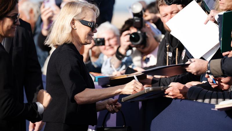 Pamela Anderson, schimbare radicală de look. Vedeta a renunțat la blondul care a consacrat-o: „Arată fabulos”