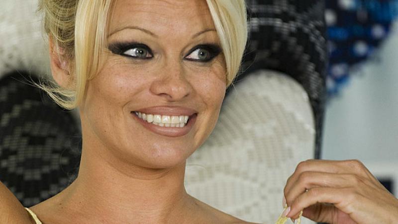Pamela Anderson, schimbare radicală de look. Vedeta a renunțat la blondul care a consacrat-o: „Arată fabulos”