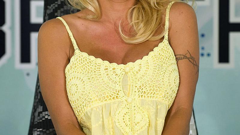 Pamela Anderson, schimbare radicală de look. Vedeta a renunțat la blondul care a consacrat-o: „Arată fabulos”