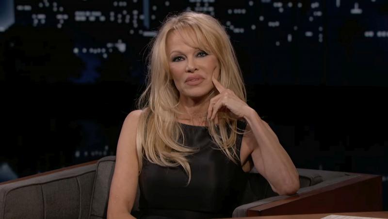 Pamela Anderson, schimbare radicală de look. Vedeta a renunțat la blondul care a consacrat-o: „Arată fabulos”