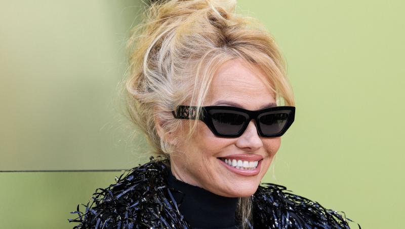Pamela Anderson, schimbare radicală de look. Vedeta a renunțat la blondul care a consacrat-o: „Arată fabulos”