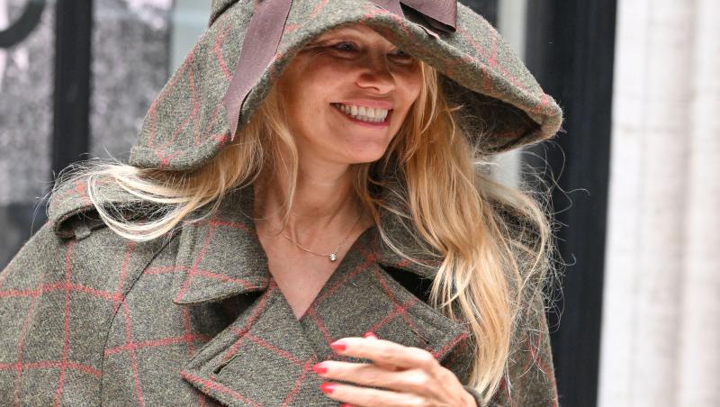 Pamela Anderson, schimbare radicală de look. Vedeta a renunțat la blondul care a consacrat-o: „Arată fabulos”