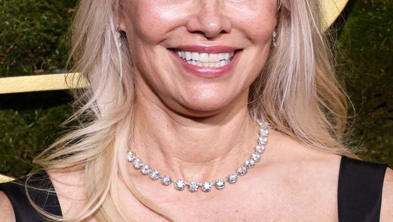 Pamela Anderson, schimbare radicală de look. Vedeta a renunțat la blondul care a consacrat-o: „Arată fabulos”