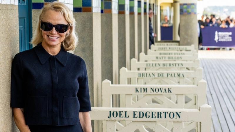 Pamela Anderson, schimbare radicală de look. Vedeta a renunțat la blondul care a consacrat-o: „Arată fabulos”