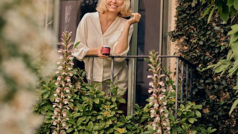 Pamela Anderson, schimbare radicală de look. Vedeta a renunțat la blondul care a consacrat-o: „Arată fabulos”