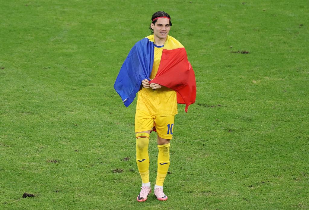 ianis hagi cu tricolorul pe teren