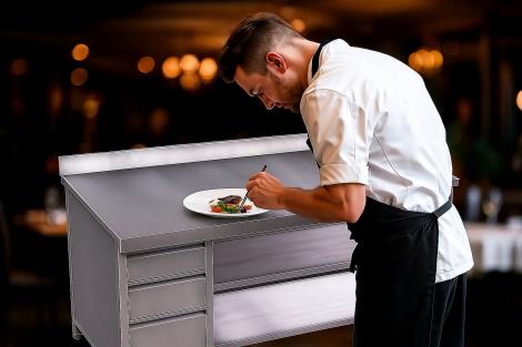 (P) Poftiți la... masă inox! Iată unde începe „călătoria” preparatelor de top