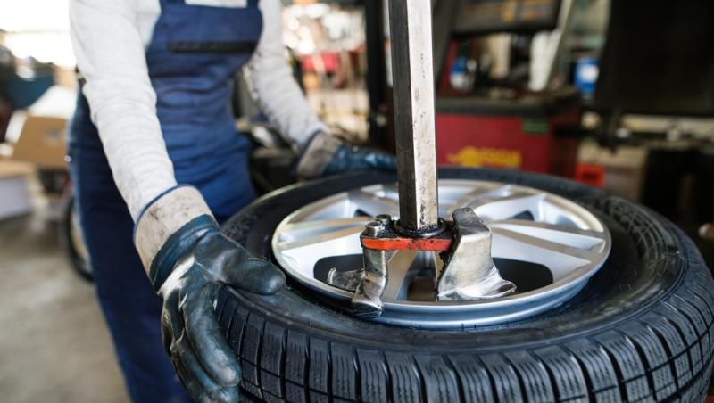 Cauciucurile de iarnă, o adevărată avere în 2025. Cât de mult au crescut prețurile la anvelope