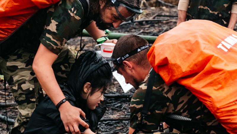 Asia Express sezonul 8, 14 octombrie 2025. Concurenții au devenit soldați cu o misiune de salvare a victimelor. Ce au aflat