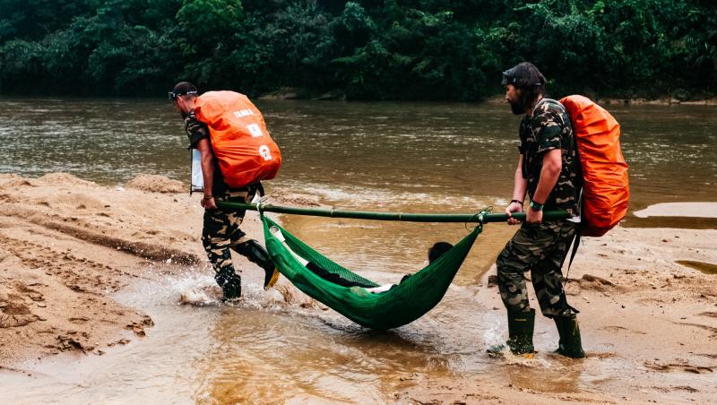 Asia Express sezonul 8, 14 octombrie 2025. Cea mai spectaculoasă misiune! Echipele au tras cu arma și au cărat victime rănite