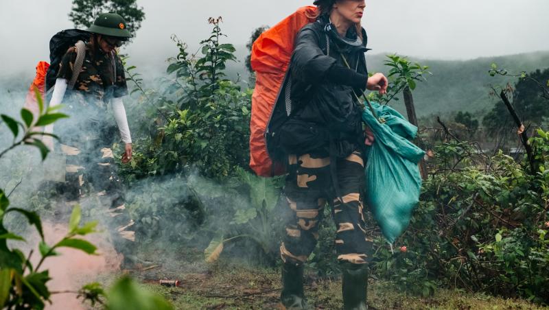 Asia Express sezonul 8, 14 octombrie 2025. Cea mai spectaculoasă misiune! Echipele au tras cu arma și au cărat victime rănite