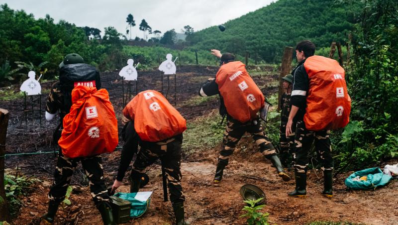 Asia Express sezonul 8, 14 octombrie 2025. Cea mai spectaculoasă misiune! Echipele au tras cu arma și au cărat victime rănite