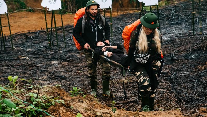 Asia Express sezonul 8, 14 octombrie 2025. Cea mai spectaculoasă misiune! Echipele au tras cu arma și au cărat victime rănite