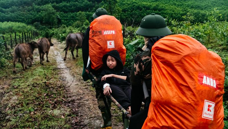 Asia Express sezonul 8, 14 octombrie 2025. Cea mai spectaculoasă misiune! Echipele au tras cu arma și au cărat victime rănite