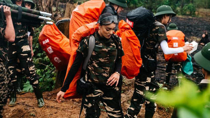 Asia Express sezonul 8, 14 octombrie 2025. Cea mai spectaculoasă misiune! Echipele au tras cu arma și au cărat victime rănite