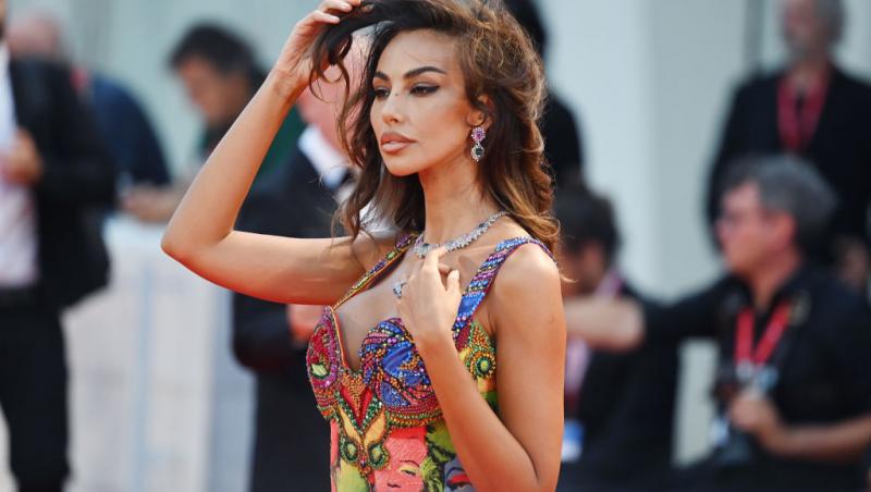 Mădălina Ghenea, un nou pictorial incendiar: „Fă-mă, Doamne, furtun!” Imaginile care au pus pe jar internetul