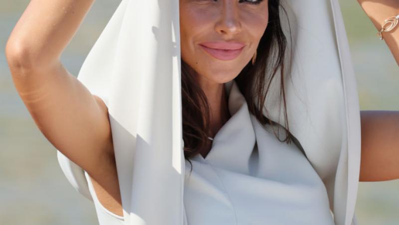 Mădălina Ghenea, un nou pictorial incendiar: „Fă-mă, Doamne, furtun!” Imaginile care au pus pe jar internetul