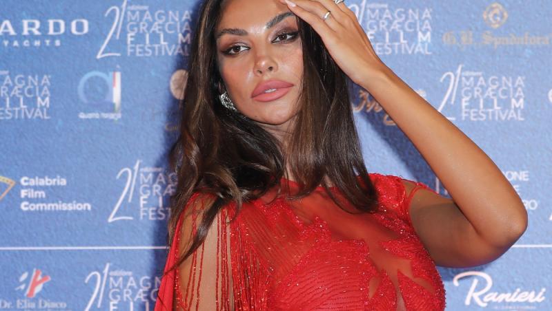 Mădălina Ghenea, un nou pictorial incendiar: „Fă-mă, Doamne, furtun!” Imaginile care au pus pe jar internetul