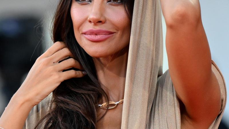 Mădălina Ghenea, un nou pictorial incendiar: „Fă-mă, Doamne, furtun!” Imaginile care au pus pe jar internetul