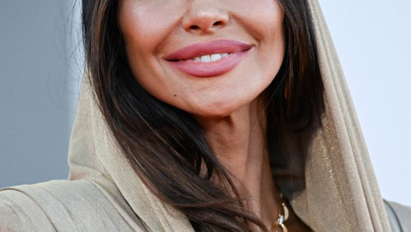 Mădălina Ghenea, un nou pictorial incendiar: „Fă-mă, Doamne, furtun!” Imaginile care au pus pe jar internetul