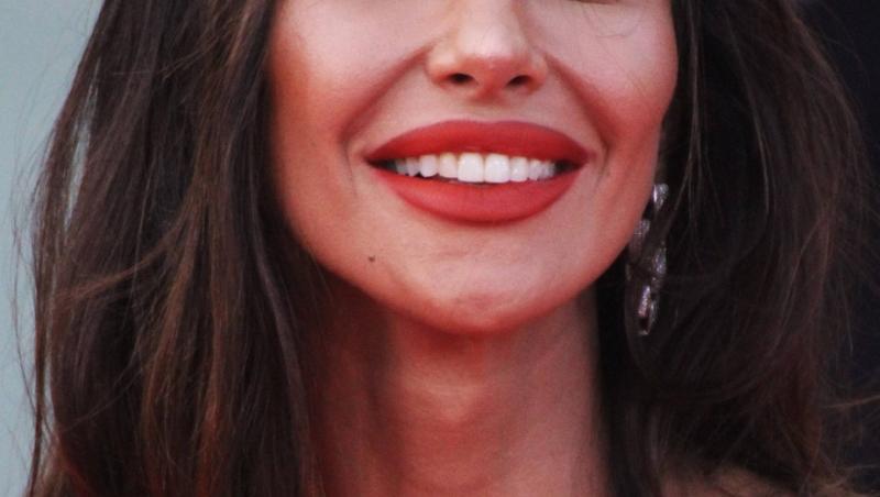 Mădălina Ghenea, un nou pictorial incendiar: „Fă-mă, Doamne, furtun!” Imaginile care au pus pe jar internetul
