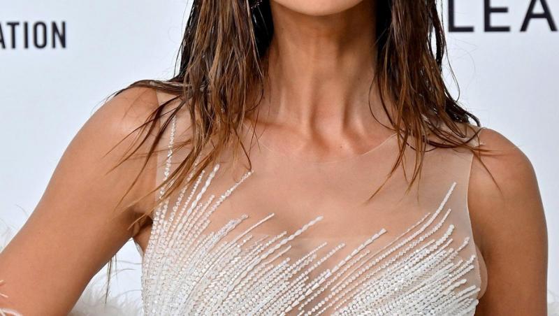 Mădălina Ghenea, un nou pictorial incendiar: „Fă-mă, Doamne, furtun!” Imaginile care au pus pe jar internetul