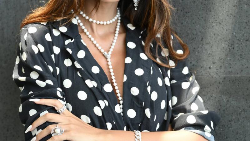 Mădălina Ghenea, un nou pictorial incendiar: „Fă-mă, Doamne, furtun!” Imaginile care au pus pe jar internetul