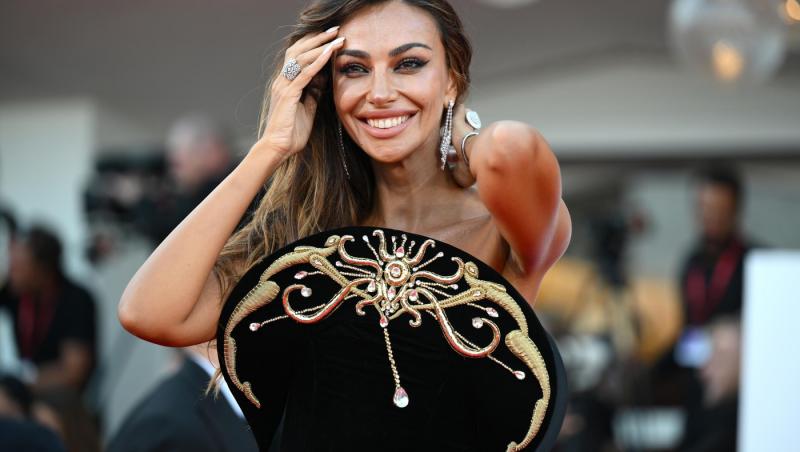Mădălina Ghenea, un nou pictorial incendiar: „Fă-mă, Doamne, furtun!” Imaginile care au pus pe jar internetul
