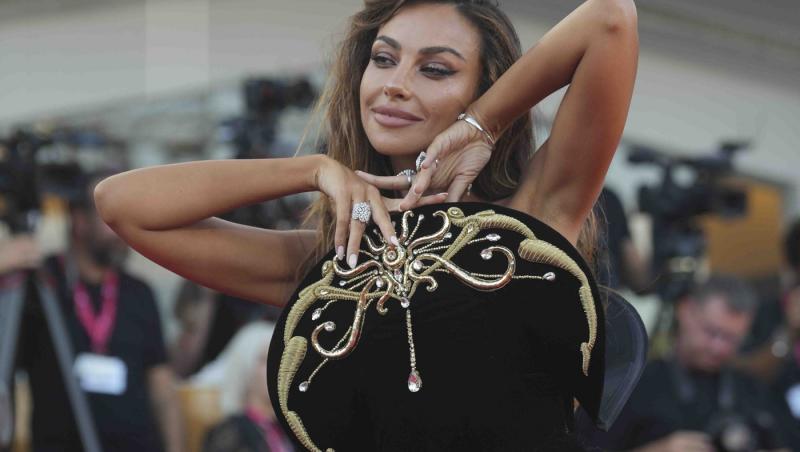 Mădălina Ghenea, un nou pictorial incendiar: „Fă-mă, Doamne, furtun!” Imaginile care au pus pe jar internetul