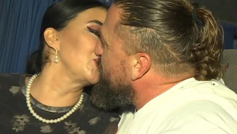 Adriana Bahmuțeanu și soțul ei, cu poliția la ușă în miezul nopții. Prin ce calvar trece bruneta: „E o nenorocire”