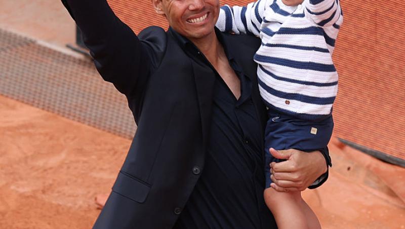 Rafa Nadal îmbrăcat într-o ținută complet neagră, alături de fiul său cel mare