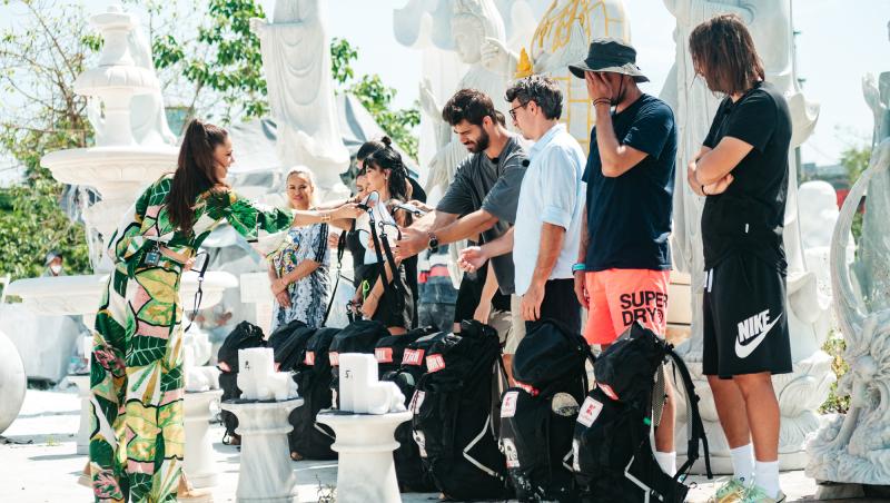 Asia Express sezonul 8, 19 octombrie 2025. Statuile albe au dat bătăi de cap concurenților! Ce i-a scos din minți