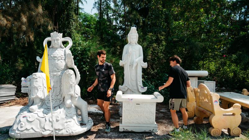 Asia Express sezonul 8, 19 octombrie 2025. Statuile albe au dat bătăi de cap concurenților! Ce i-a scos din minți