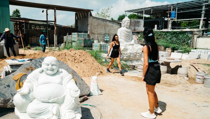 Asia Express sezonul 8, 19 octombrie 2025. Statuile albe au dat bătăi de cap concurenților! Ce i-a scos din minți