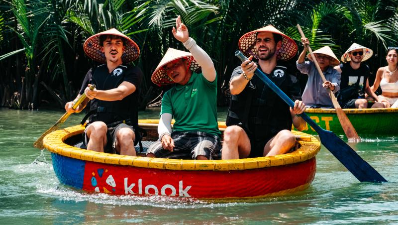 Asia Express sezonul 8, 19 octombrie 2025. Bărcuțele rotunde au dat concurenților senzații tari. De ce au țipat toți