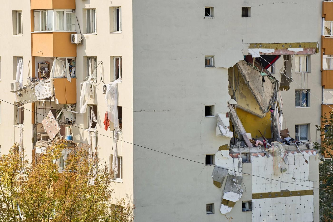 imagine cu blocul din rahova in care a fost explozia