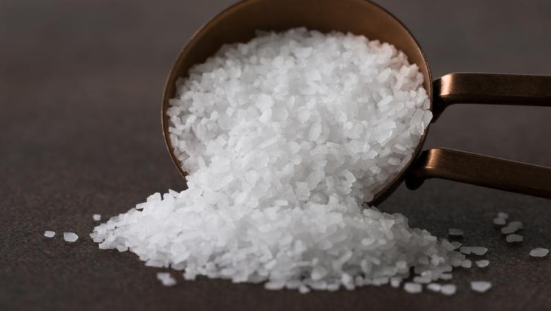 Tipuri de sare: albă, neagră, roz, Kosher, Himalaya, celtică, iodată, neiodată. Ce sunt și cum se folosesc