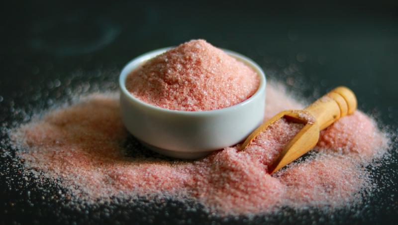 Tipuri de sare: albă, neagră, roz, Kosher, Himalaya, celtică, iodată, neiodată. Ce sunt și cum se folosesc