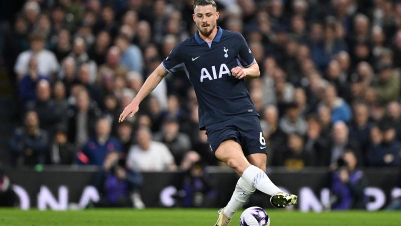 Radu Drăgușin s-a logodit. Cum a cerut-o fotbalistul în căsătorie pe Ioana Stan. Cadrul de poveste în care s-a întâmplat totul