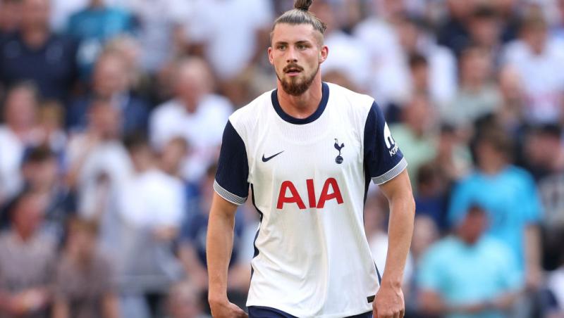 Radu Drăgușin s-a logodit. Cum a cerut-o fotbalistul în căsătorie pe Ioana Stan. Cadrul de poveste în care s-a întâmplat totul