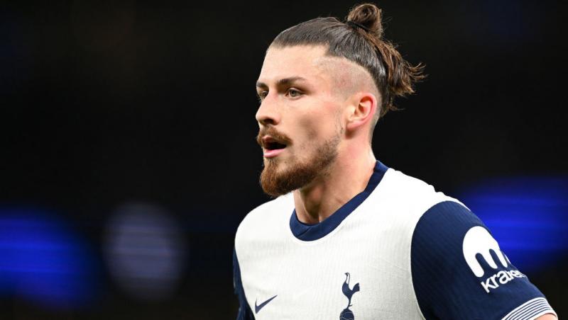 Radu Drăgușin s-a logodit. Cum a cerut-o fotbalistul în căsătorie pe Ioana Stan. Cadrul de poveste în care s-a întâmplat totul