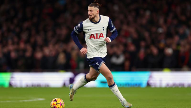 Radu Drăgușin s-a logodit. Cum a cerut-o fotbalistul în căsătorie pe Ioana Stan. Cadrul de poveste în care s-a întâmplat totul