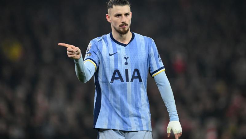 Radu Drăgușin s-a logodit. Cum a cerut-o fotbalistul în căsătorie pe Ioana Stan. Cadrul de poveste în care s-a întâmplat totul